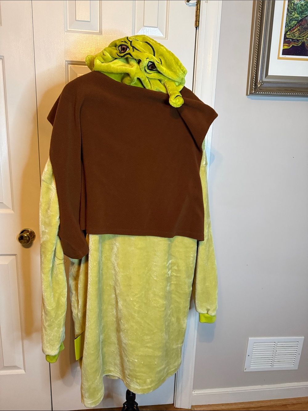 Shrek Hooded Blanket - Picture 4 of 4